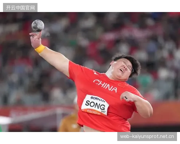 铅球选手专项力量测试成绩稳步提高